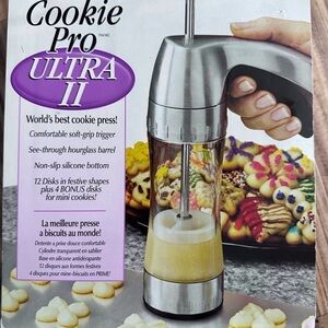 Wilton Cookie Pro Ultra II
Cookie Press - Silver Spritz Cookie